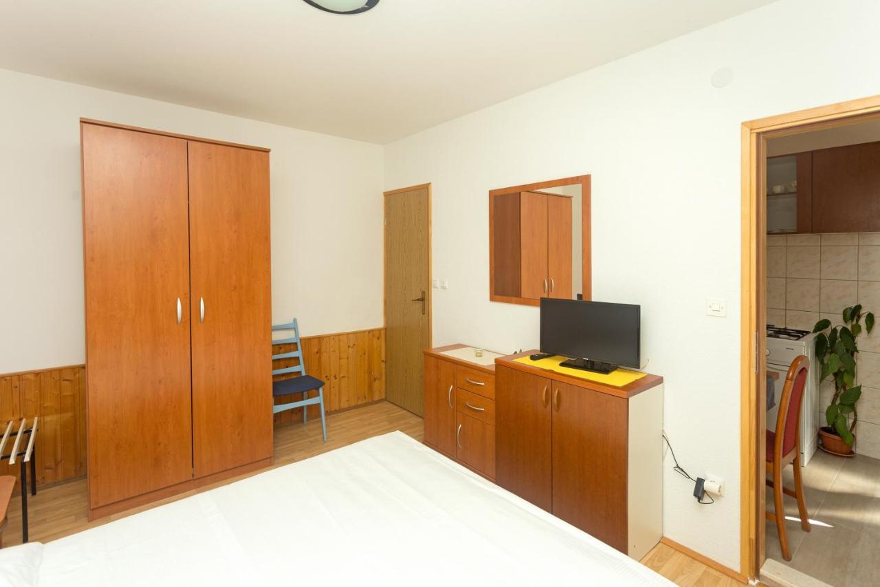 Apartments Julija Хвар Экстерьер фото