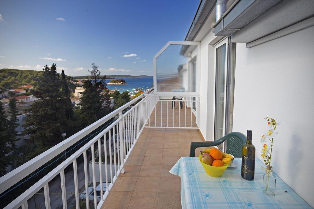 Apartments Julija Хвар Экстерьер фото
