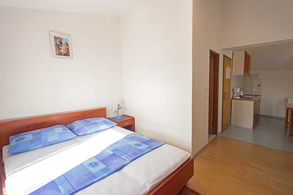Apartments Julija Хвар Номер фото